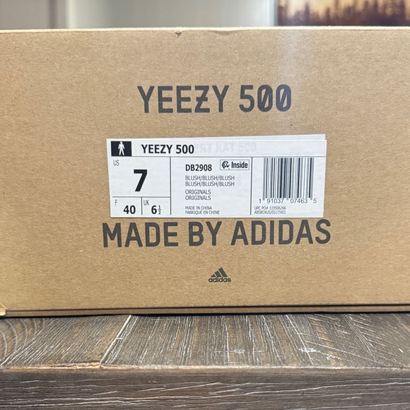 Adidas Yeezy 500 in Blush